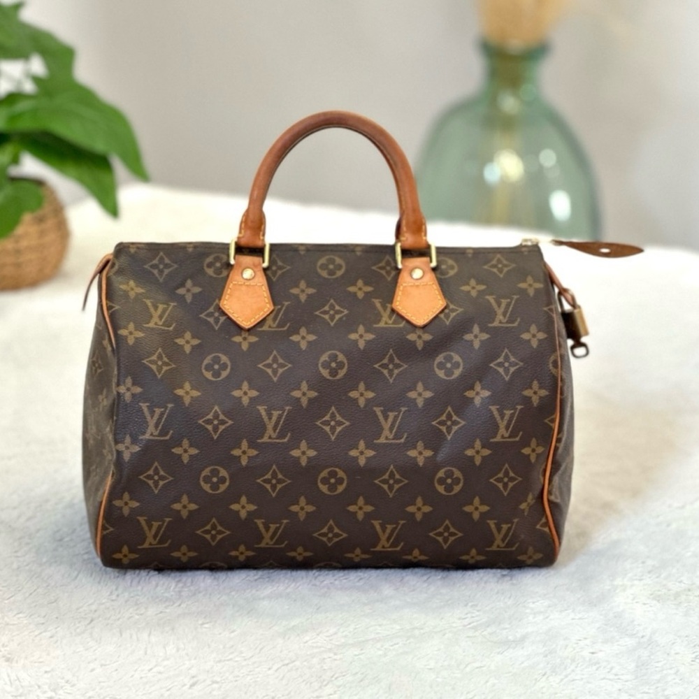 Authentic Louis Vuitton Monogram Speedy 30. Beautiful PreLoved condition